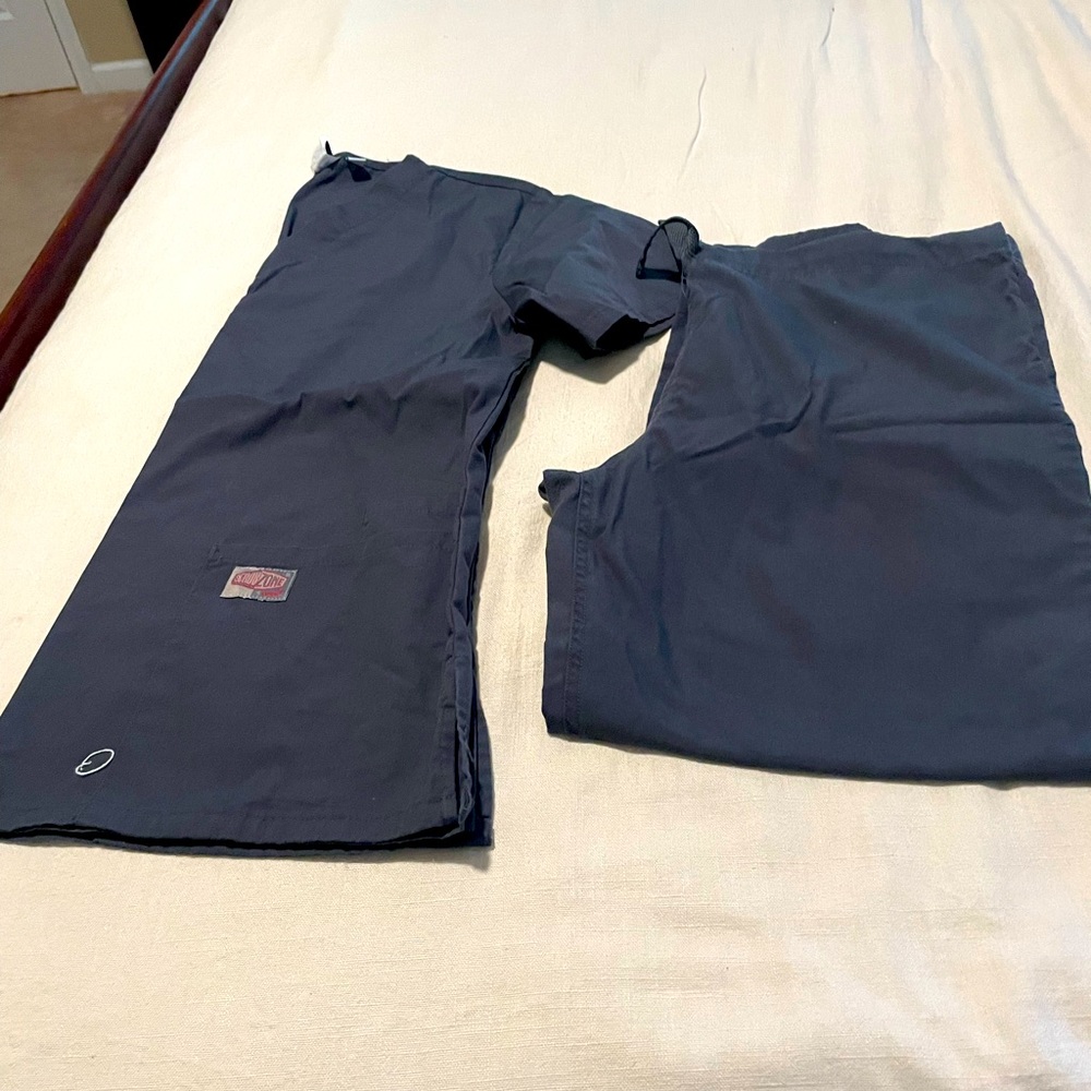 Scrub set